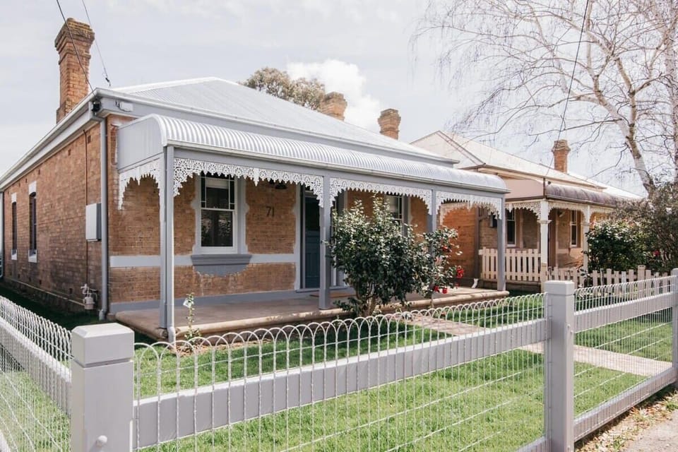 Professionally manager recently restored historical home nearby to boutique shopping, National Parks, Vineyards and golfing.