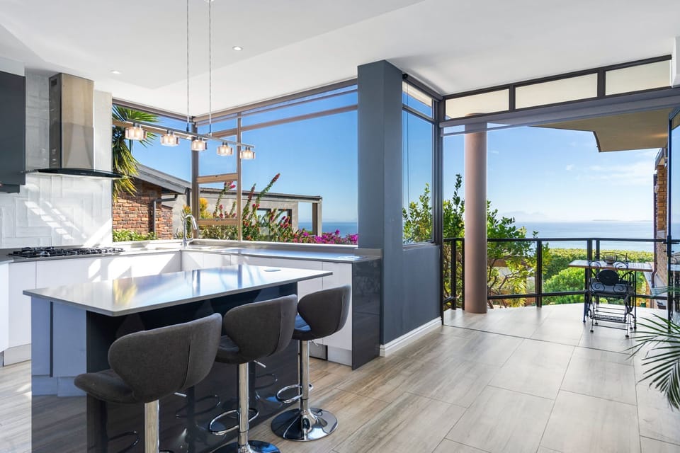 Apartment (3 Bedrooms) | Front of property