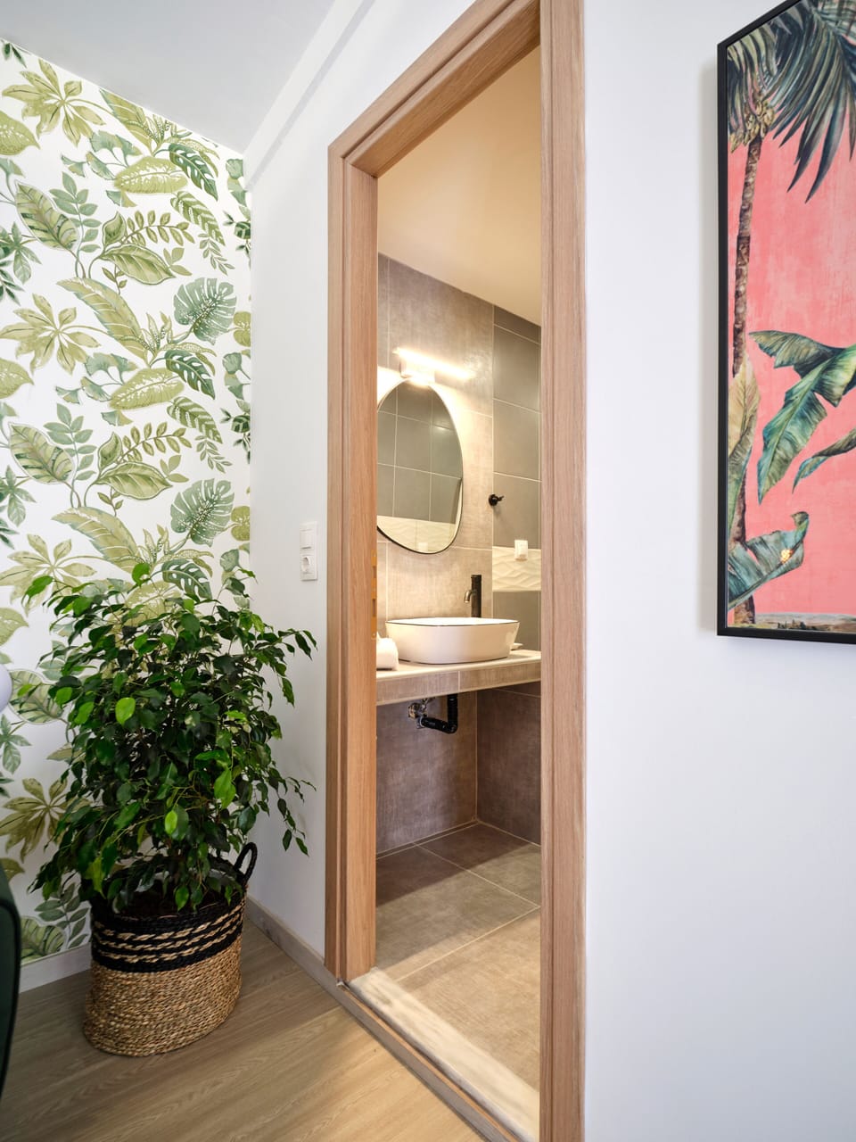 Penthouse with Sea View | Bathroom | Shower, free toiletries, hair dryer, towels