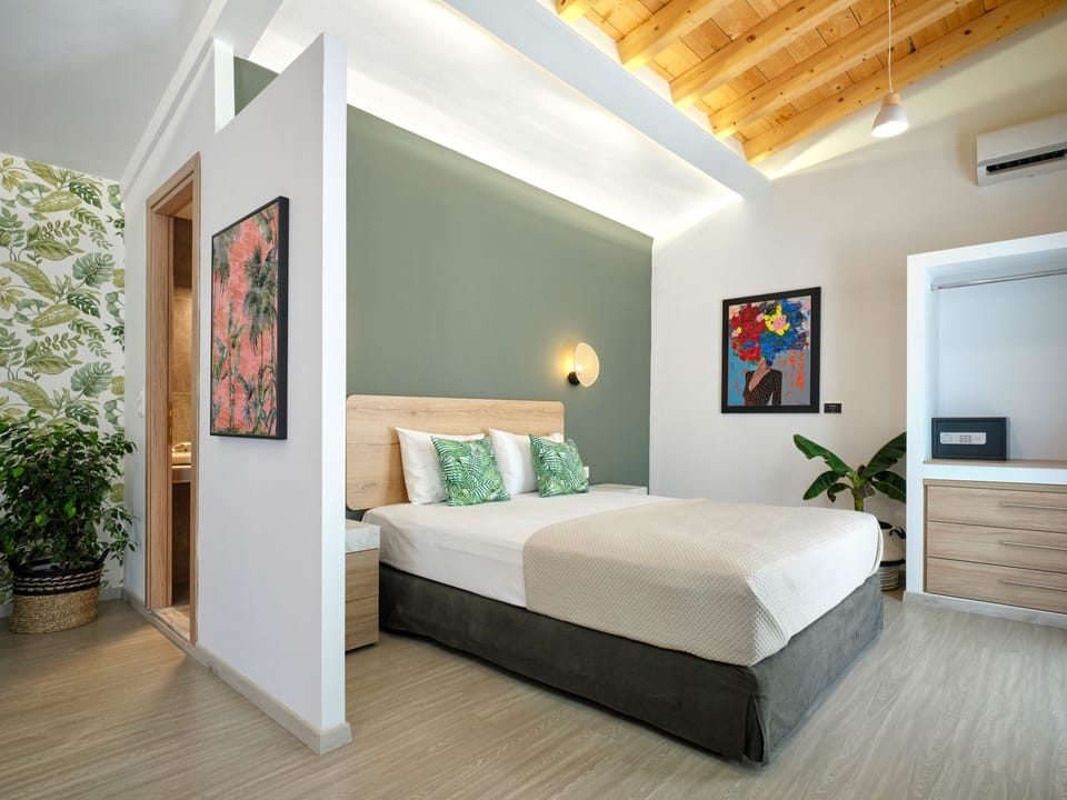 Penthouse with Sea View | In-room safe, individually decorated, individually furnished