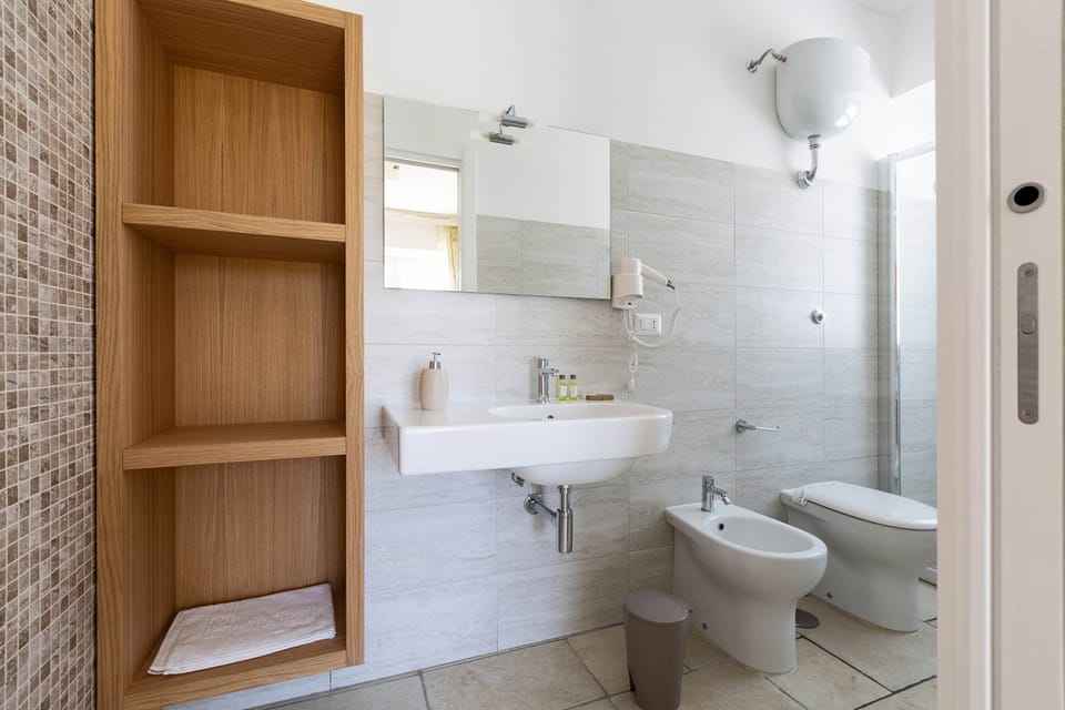 Room | Bathroom | Shower