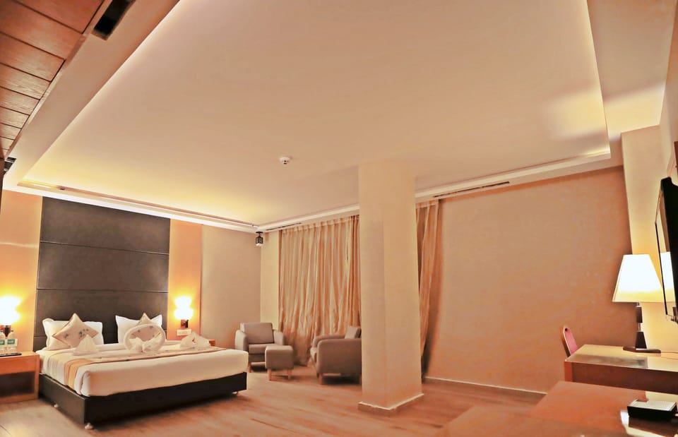 Egyptian cotton sheets, premium bedding, minibar, in-room safe