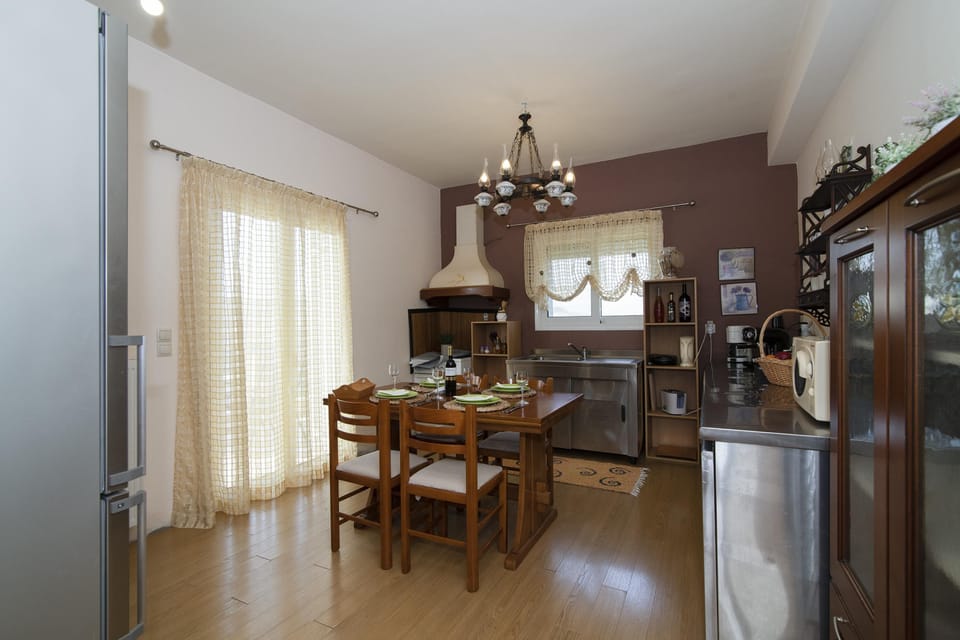 Family House, 1 Bedroom, Balcony, Mountainside (The House Olympia) | Dining