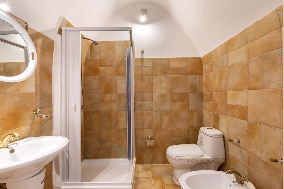 Room | Bathroom | Shower, hair dryer