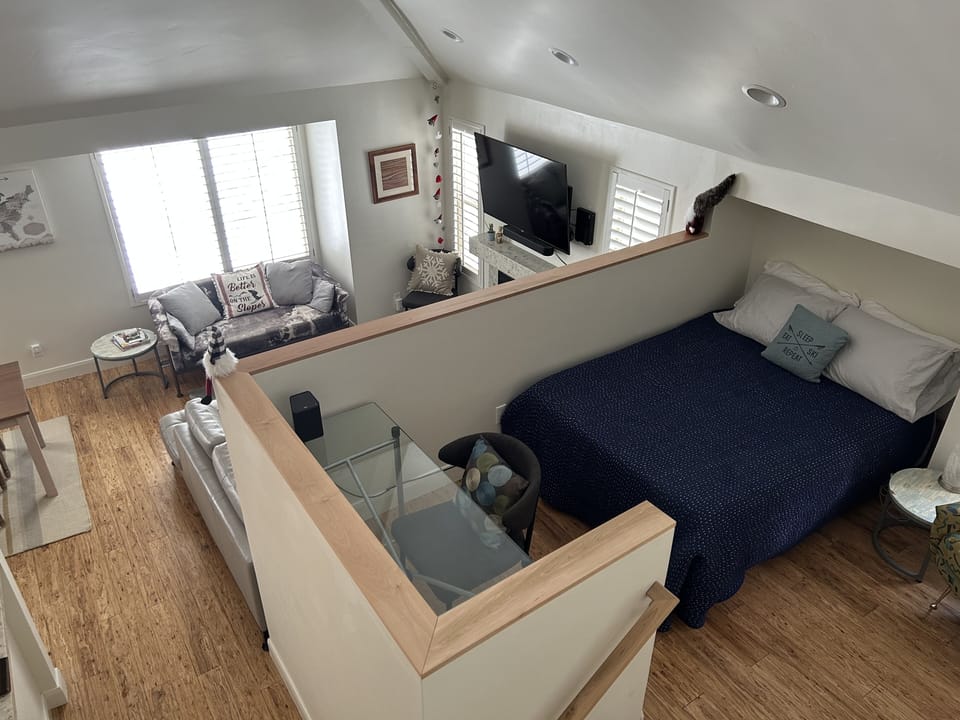 Full platform bed