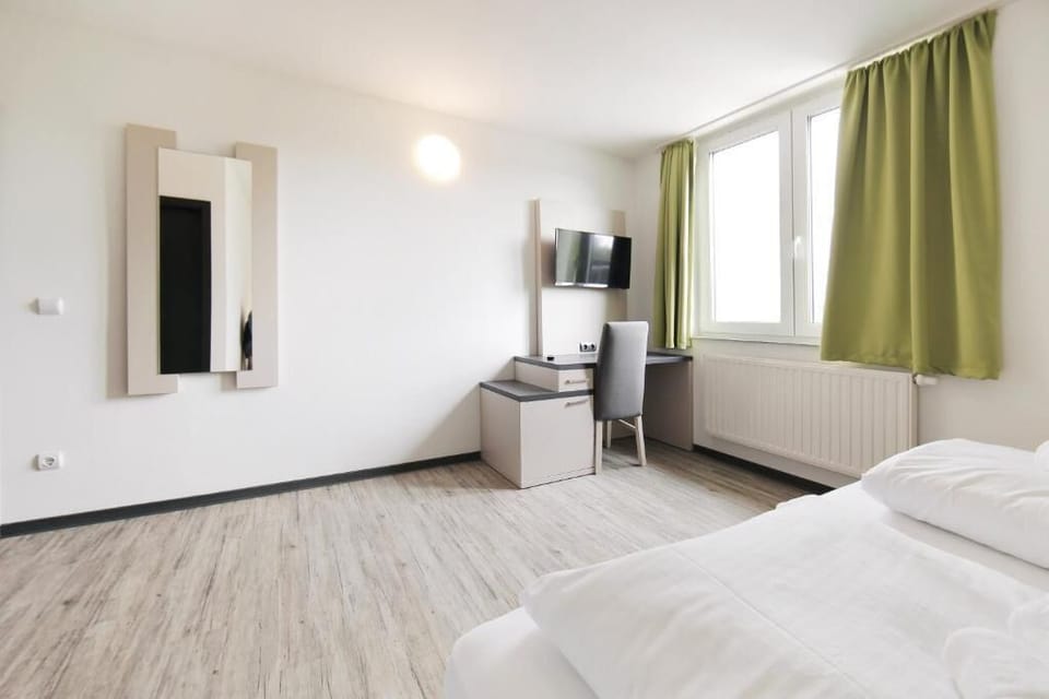 Standard Double Room | Desk, free WiFi, bed sheets