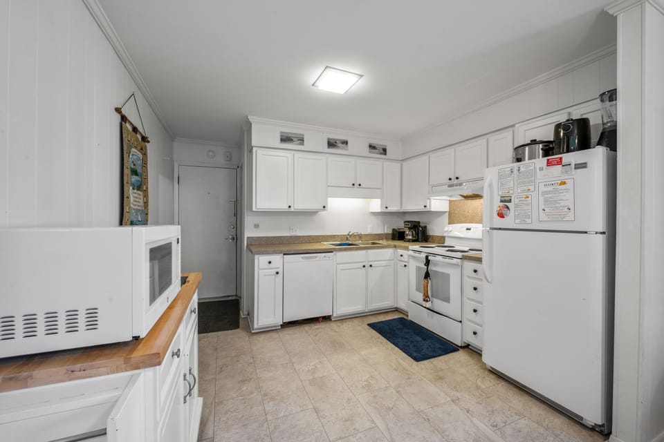 Test out your cooking skills in this fully stocked kitchen.