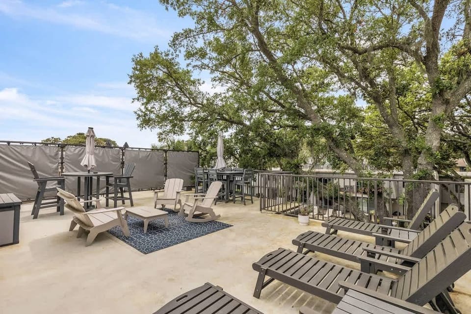 Private Top Deck Overlooking Community Pool