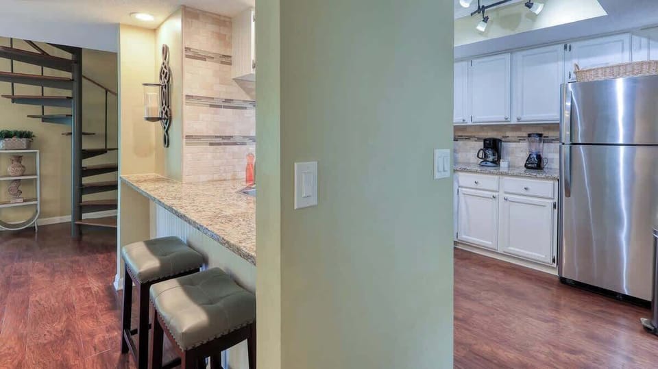 Breakfast and Kitchen