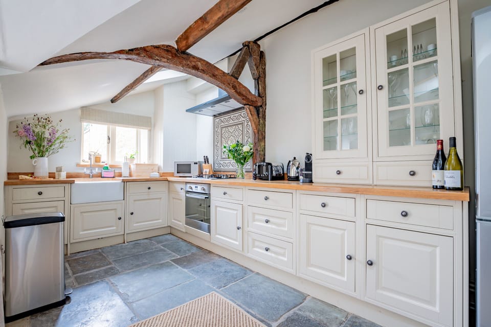 Wendle Cottage Kitchen - StayCotswold