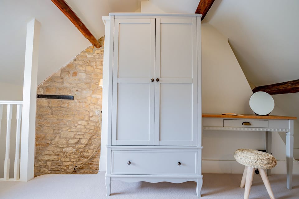 Wendle Cottage Bedroom - StayCotswold