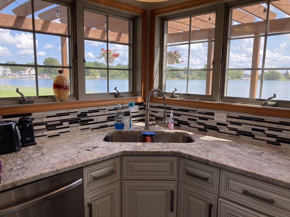 No drudgery working at this sink!