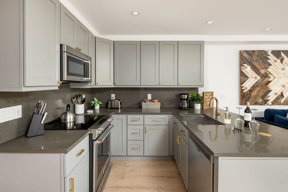Full kitchen