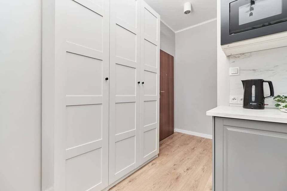 Spacious wardrobe with plenty of storage space. 