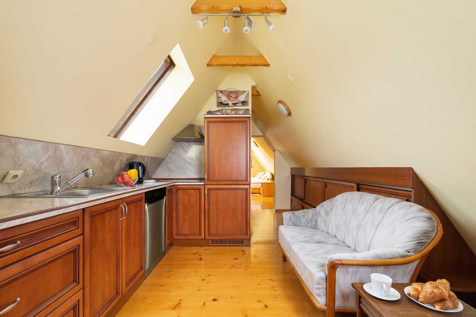 Modern, fully equipped kitchenette. 