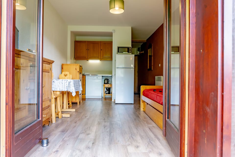 Studio, Ensuite (Vue sur Montagne - 8G) | Living area | 32-inch flat-screen TV with cable channels, TV
