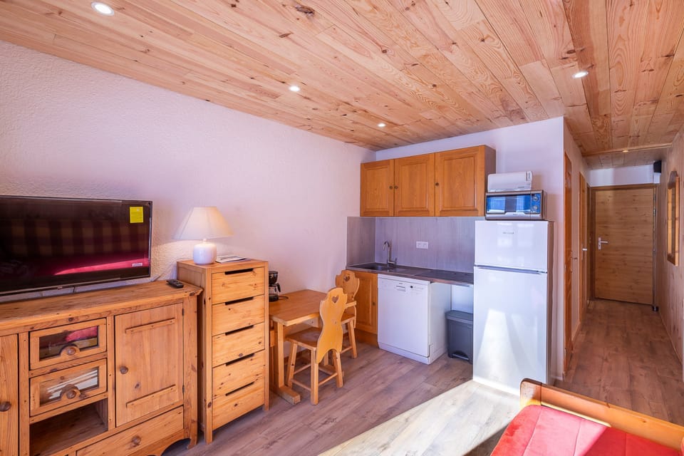 Studio, Ensuite (Vue sur Montagne - 8G) | Private kitchenette | Fridge, microwave, espresso maker, electric kettle