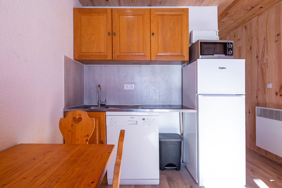 Studio, Ensuite (Vue sur Montagne - 8G) | Private kitchenette | Fridge, microwave, espresso maker, electric kettle