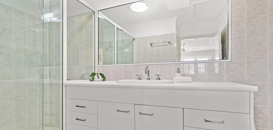 Ensuite to Main