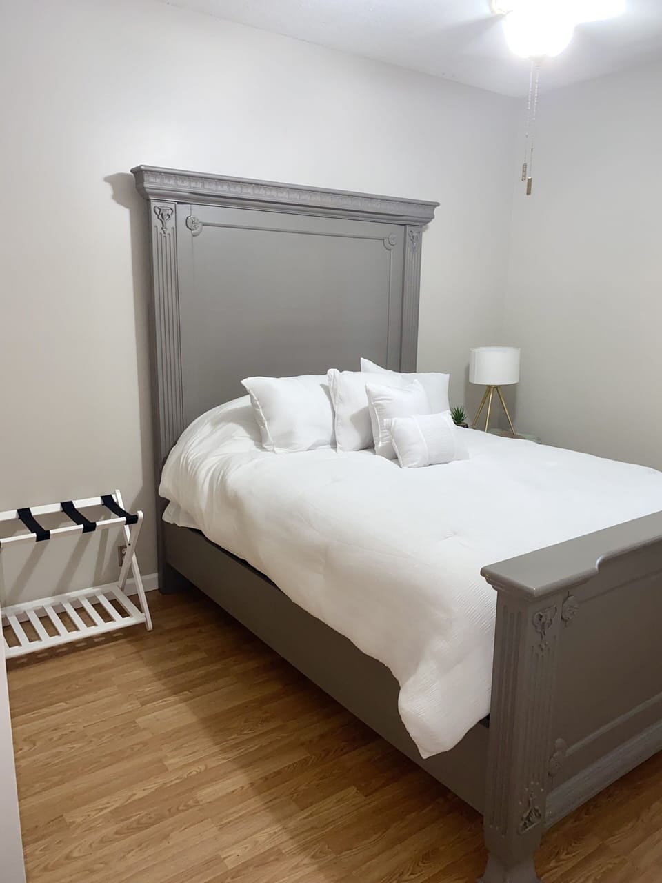 Upstairs queen bedroom 
