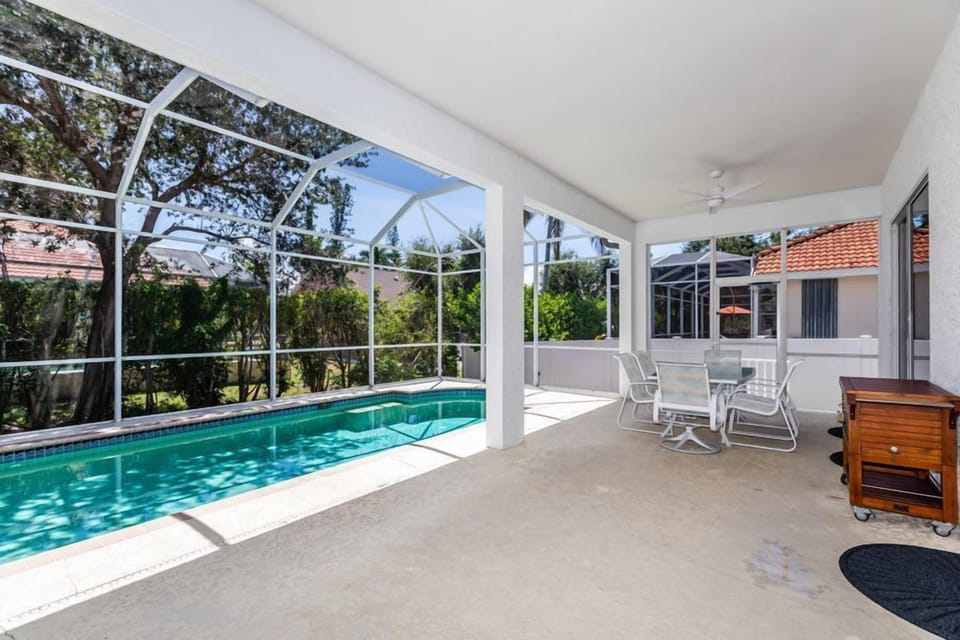 Pool/Outside Dining