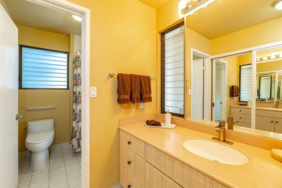 Plenty of vanity space to get ready for beautiful Maui adventure