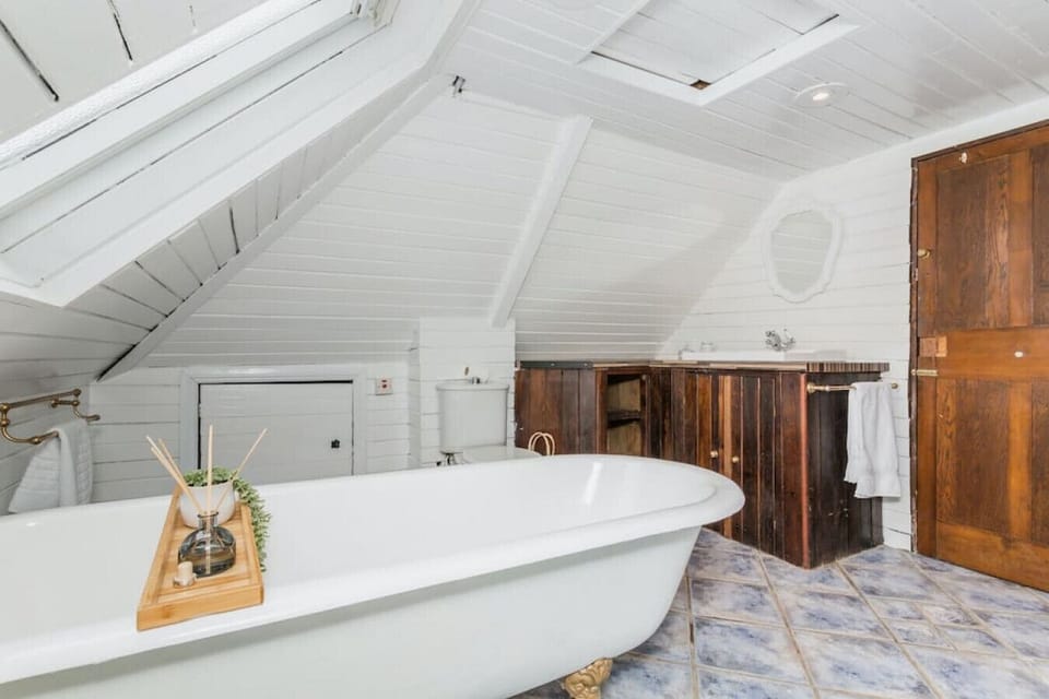 Cosy Bathtub