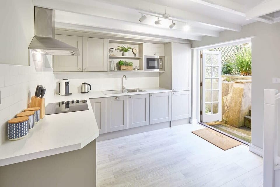 Spring Cottage, Whitby - Host & Stay