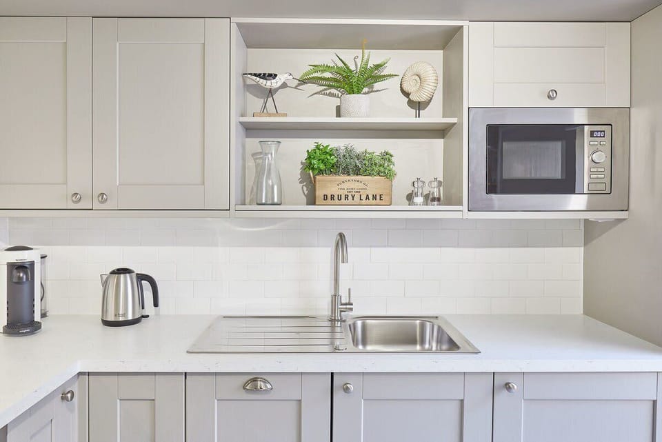 Spring Cottage, Whitby - Host & Stay