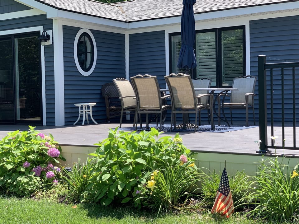 Outdoor deck seating