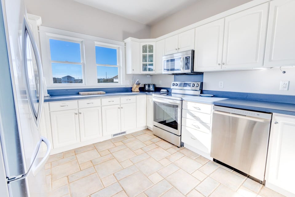 07-Surf-Or-Sound-Realty-969-Buxton Beauty-Kitchen-01