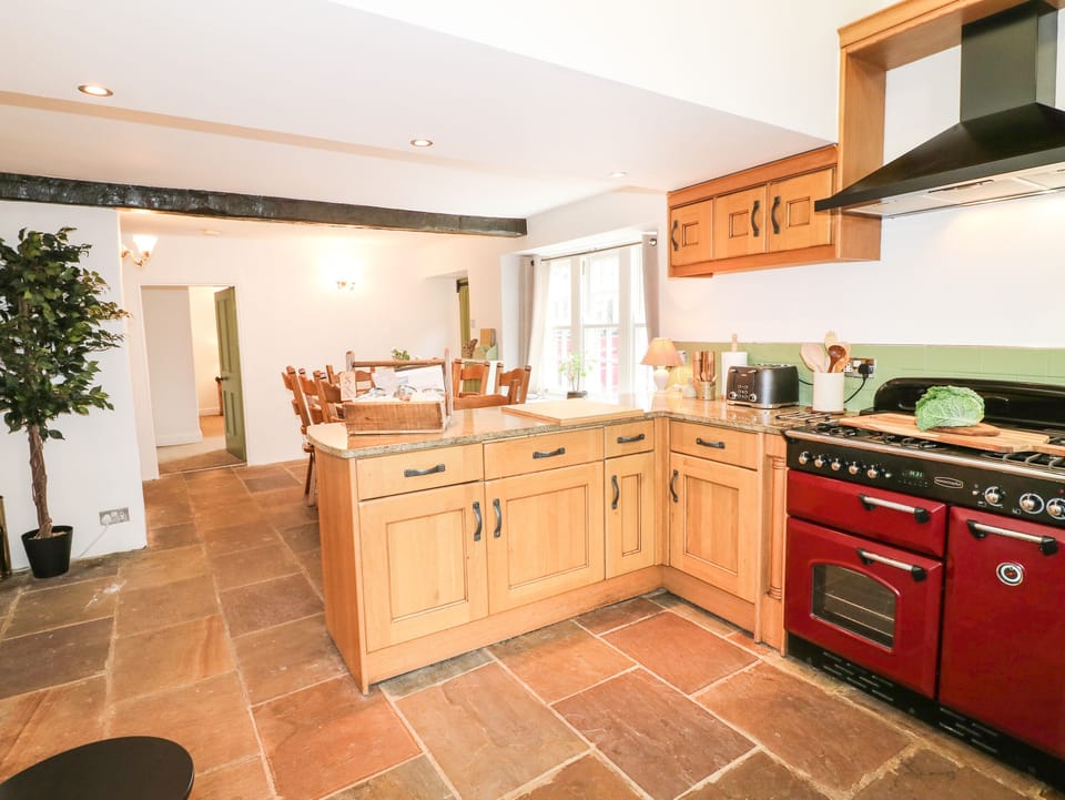 Cottage | Private kitchen | Fridge, dishwasher, electric kettle, toaster