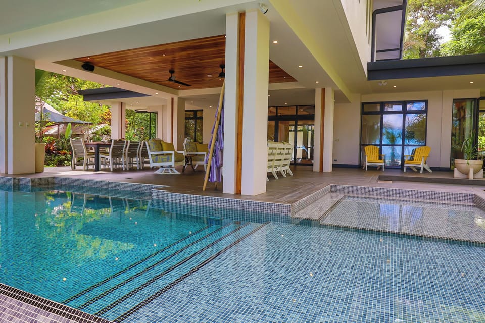 Pool with Splash Shelf for Kids or for Lounging