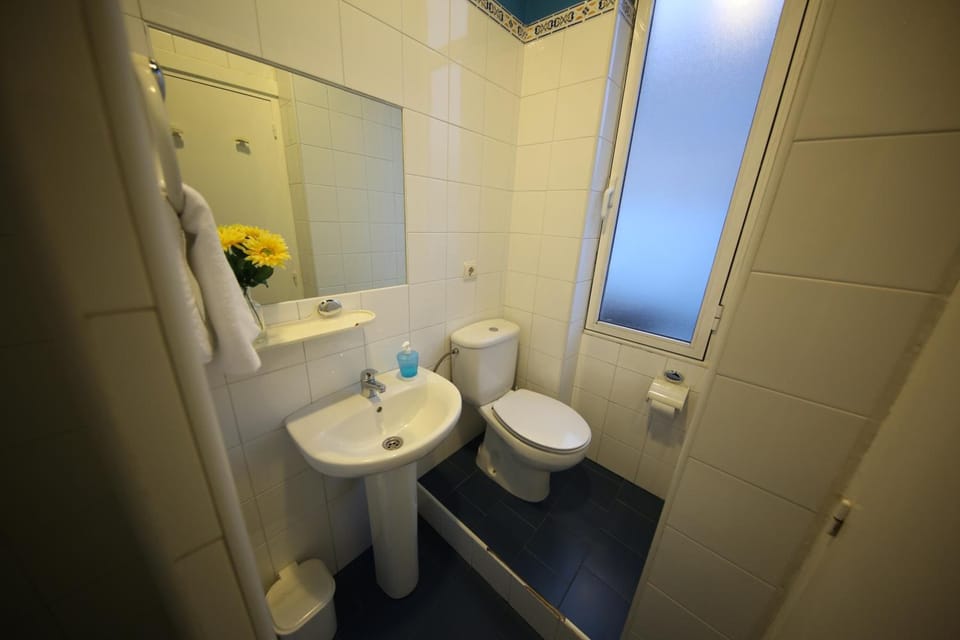 Deep soaking tub, free toiletries, hair dryer, towels