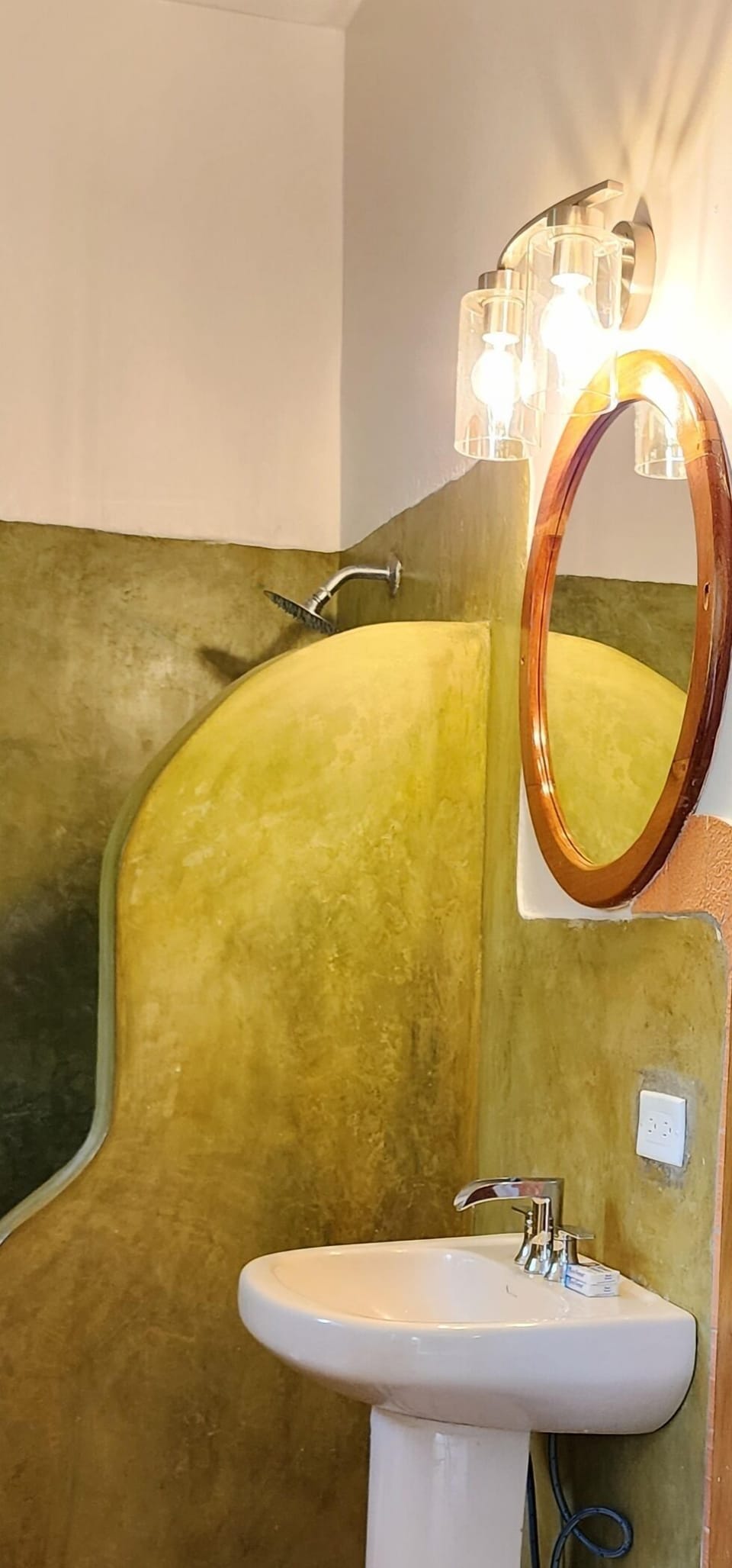 Standard Triple Room, Multiple Beds, Balcony, Garden View | Bathroom | Shower, towels