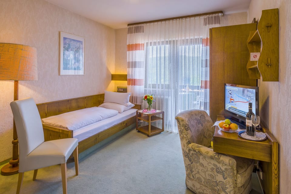 Single Room | In-room safe, desk, free WiFi, bed sheets