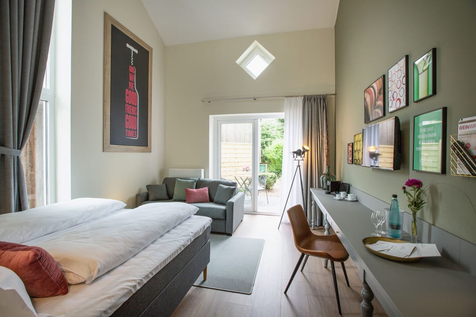 Große Lage: Double Room with terrace, 50 metres behind the main building, quiet area  | Desk, free WiFi, bed sheets