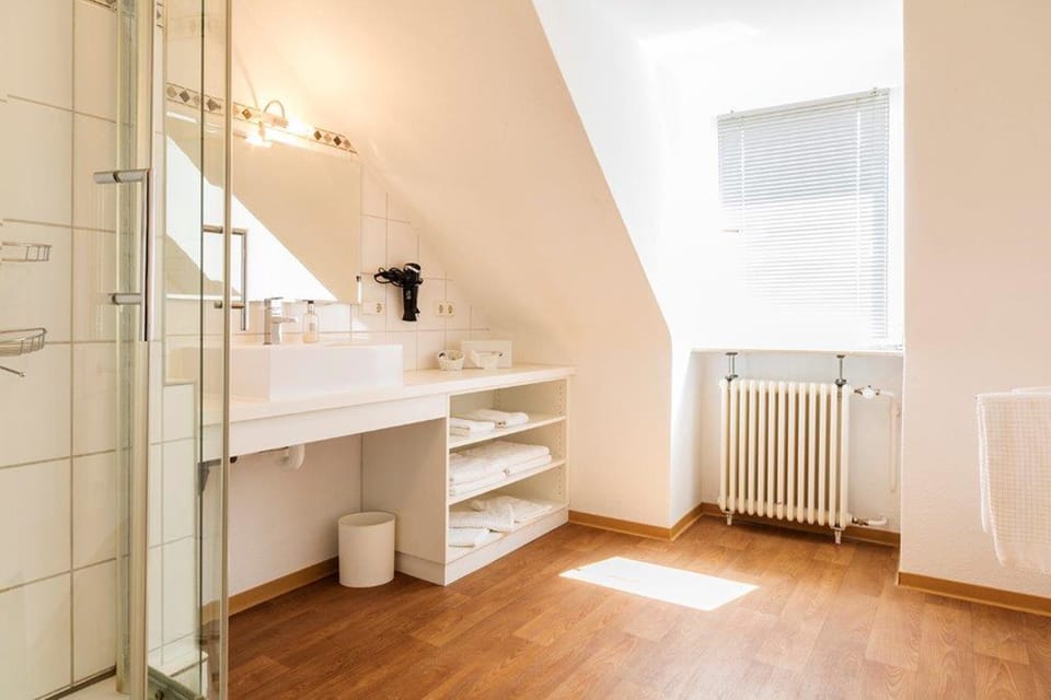 Apartment, 3 Bedrooms | Bathroom | Free toiletries, hair dryer, towels