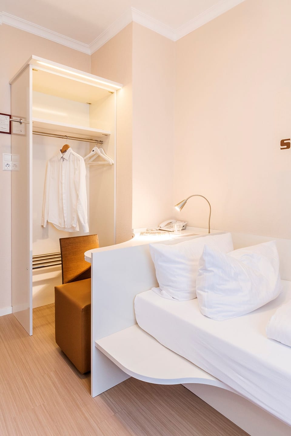 Desk, laptop workspace, iron/ironing board, free WiFi