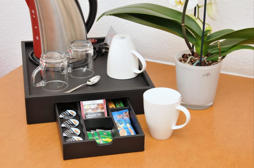 Hypo-allergenic bedding, memory foam beds, in-room safe