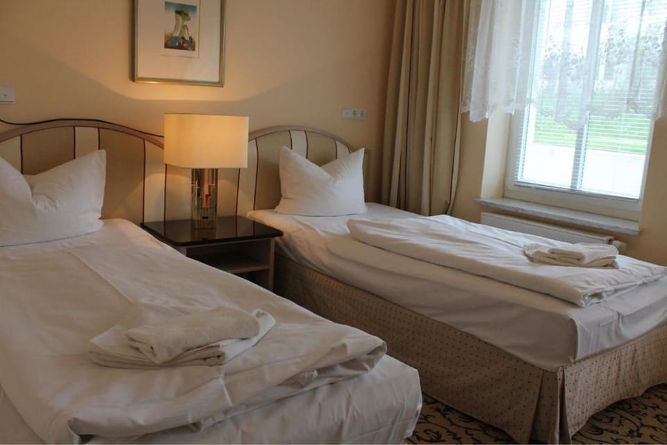 Triple Room (Souterrain) | Free cribs/infant beds, free WiFi, bed sheets