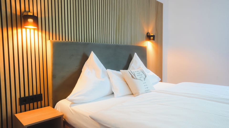 Family Room | In-room safe, desk, free WiFi, bed sheets