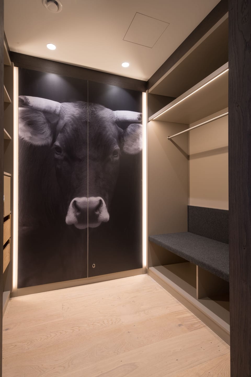 Penthouse | Hypo-allergenic bedding available, minibar, in-room safe
