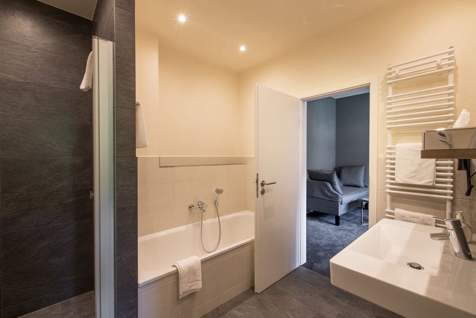 Double Room | Bathroom | Free toiletries, hair dryer, towels