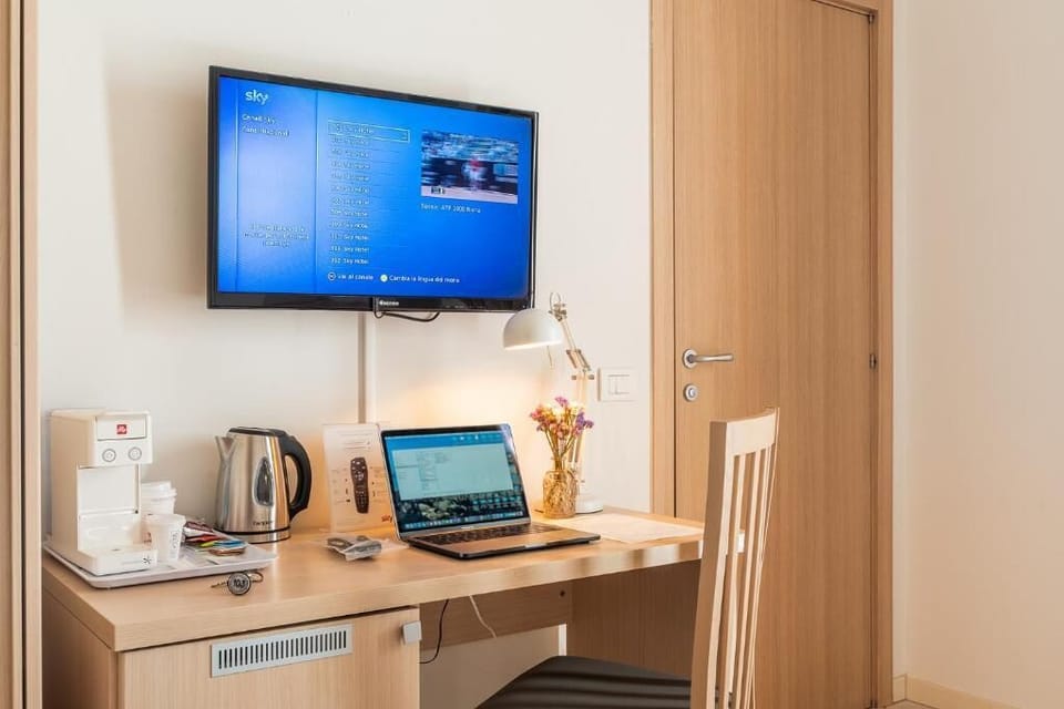 Double Room | Minibar (some free items), in-room safe, desk, soundproofing