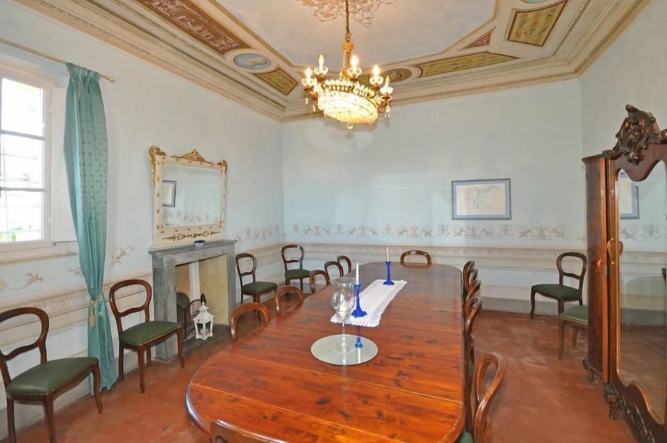 Panoramic Villa, Multiple Bedrooms, Private Pool (Villa Camaiore) | In-room dining