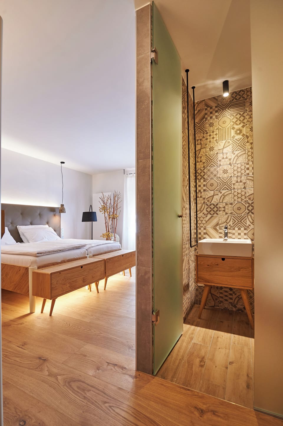Minibar, in-room safe, desk, bed sheets
