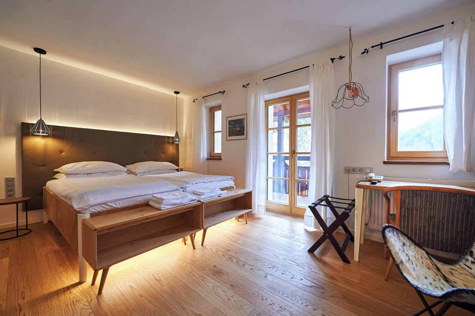 Premium Double or Twin Room | Minibar, in-room safe, desk, bed sheets