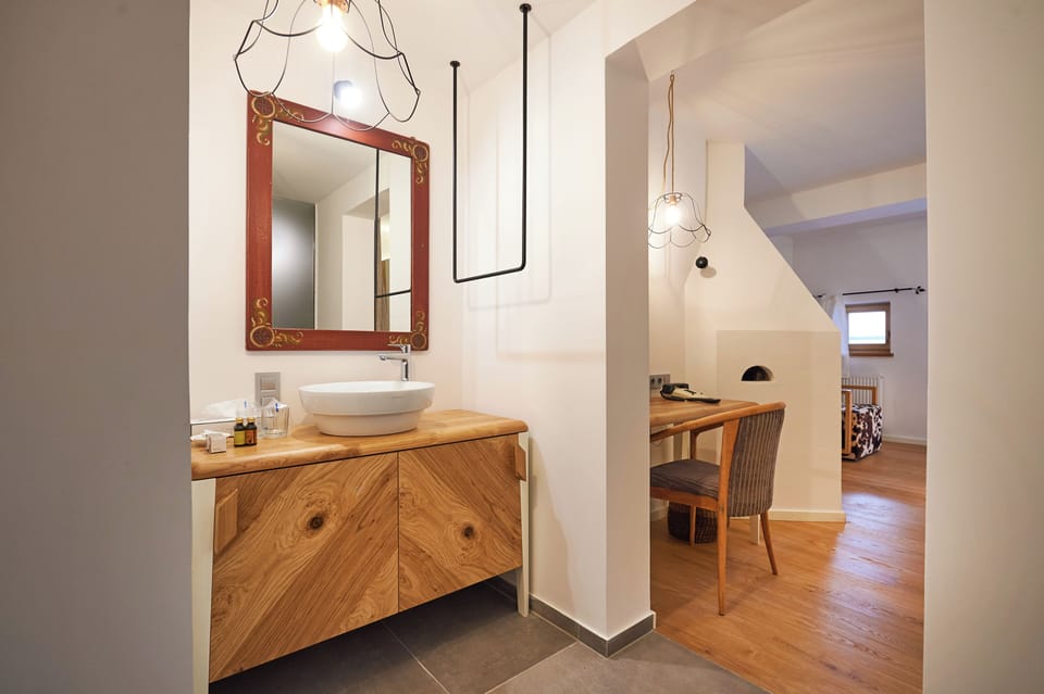 Classic Double Room | Minibar, in-room safe, desk, bed sheets