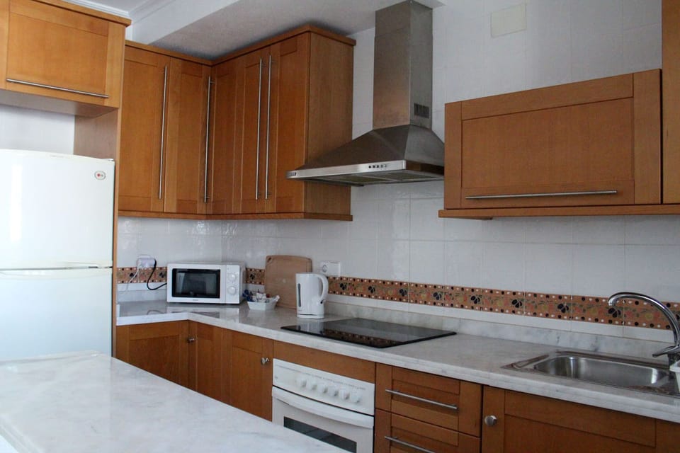 Fully Fitted Kitchen & Dishwasher